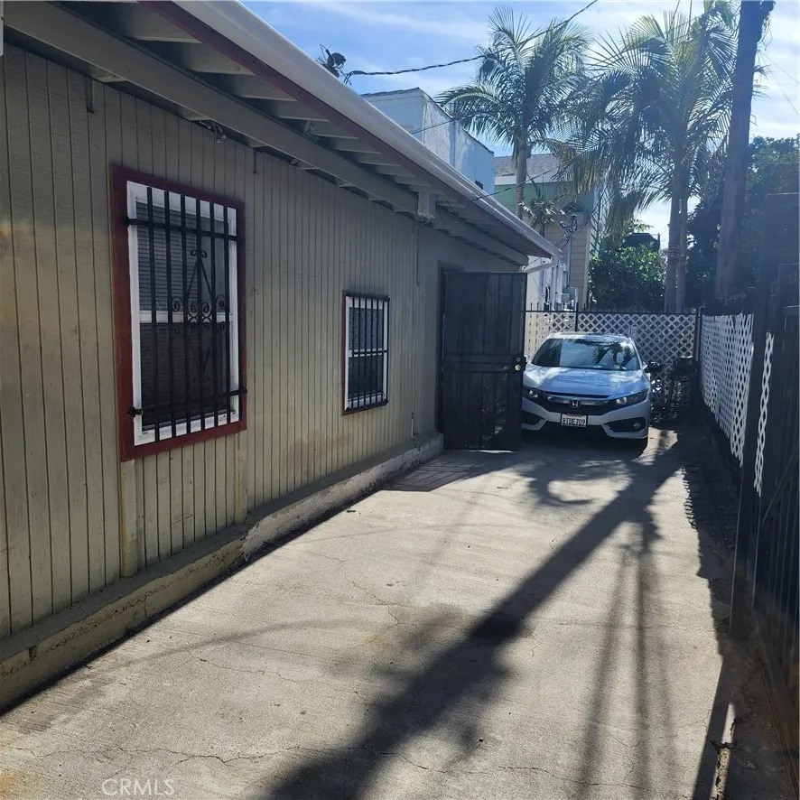 1105 Cherry Ave, Long Beach, California 90813 home-pic-3