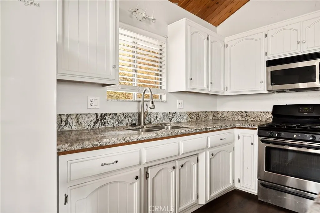 1993 Willow Drive, Running Springs, California 92382 home-pic-13