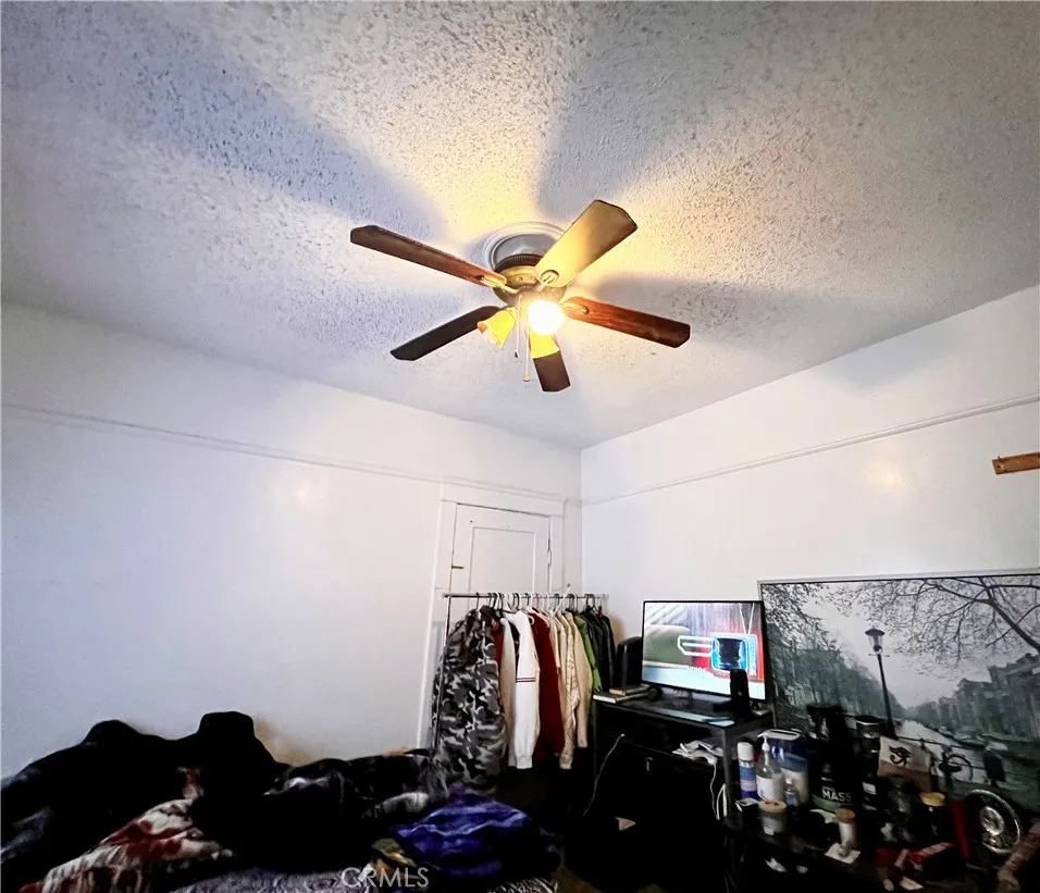 1040 W 45th Street, Los Angeles, California 90037 home-pic-2