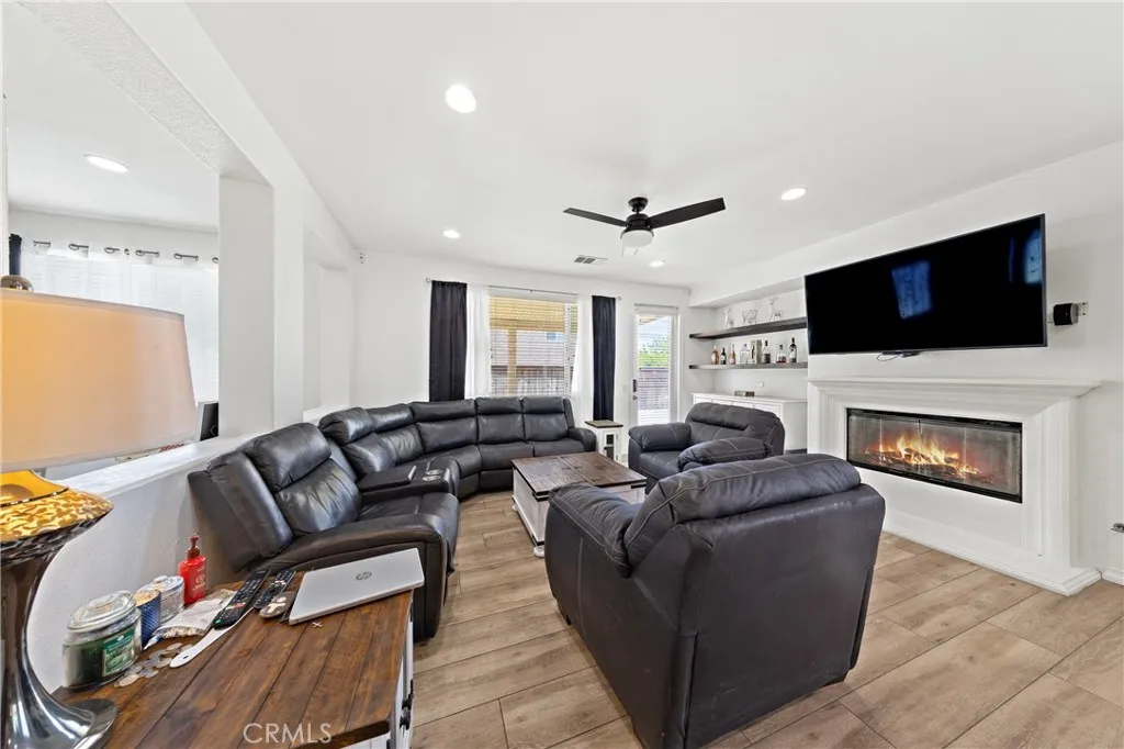 786 Suncup Circle, Hemet, California 92543 home-pic-9