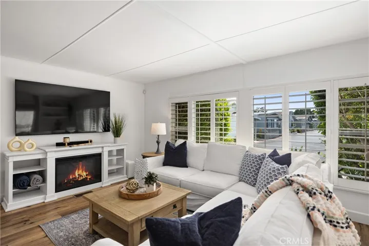 LIVING ROOM W/NATURAL LIGHT