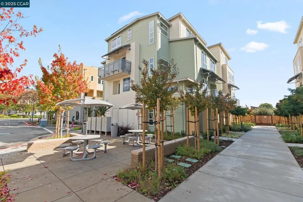 27260 Cosmo Ct, Hayward, California 94541 home-pic-4