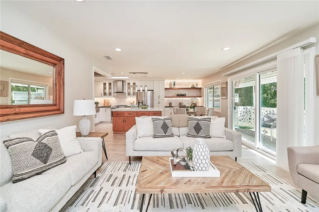 858 Ronda Mendoza Q, Laguna Woods, California 92637, 2 Bedrooms Bedrooms, ,2 BathroomsBathrooms,Residential,For Sale,Ronda Mendoza,PW25183215