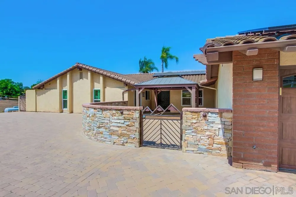 6411 Via De La Reina, Bonsall, California 92003 home-pic-6