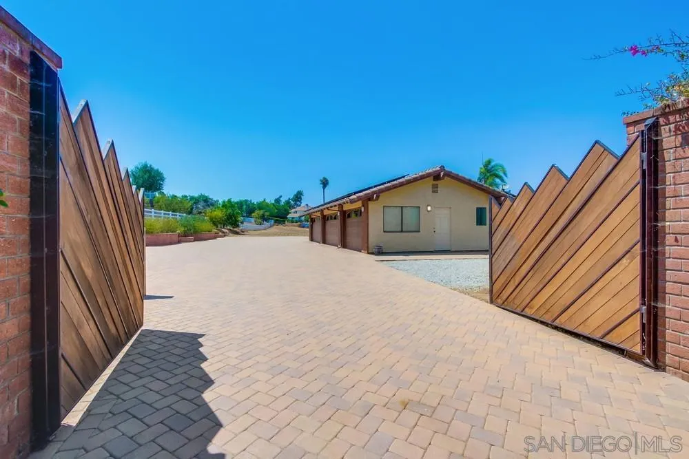 6411 Via De La Reina, Bonsall, California 92003 home-pic-1