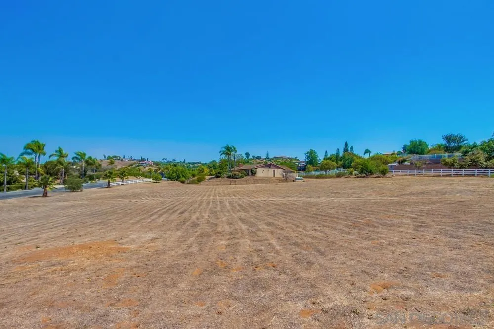 6411 Via De La Reina, Bonsall, California 92003 home-pic-4