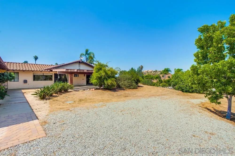 6411 Via De La Reina, Bonsall, California 92003 home-pic-58