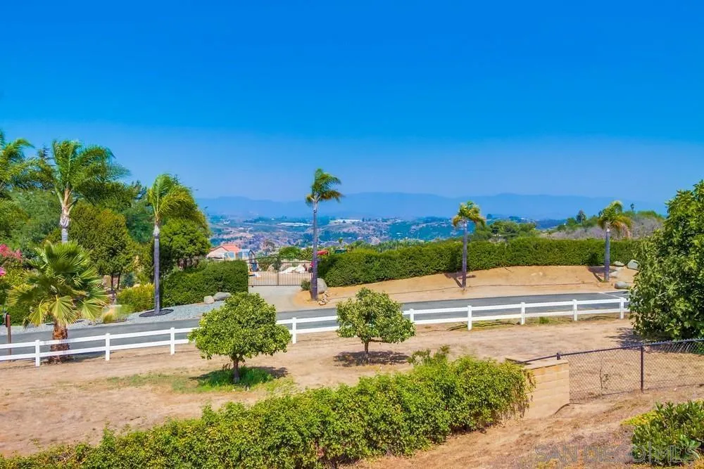 6411 Via De La Reina, Bonsall, California 92003 home-pic-3