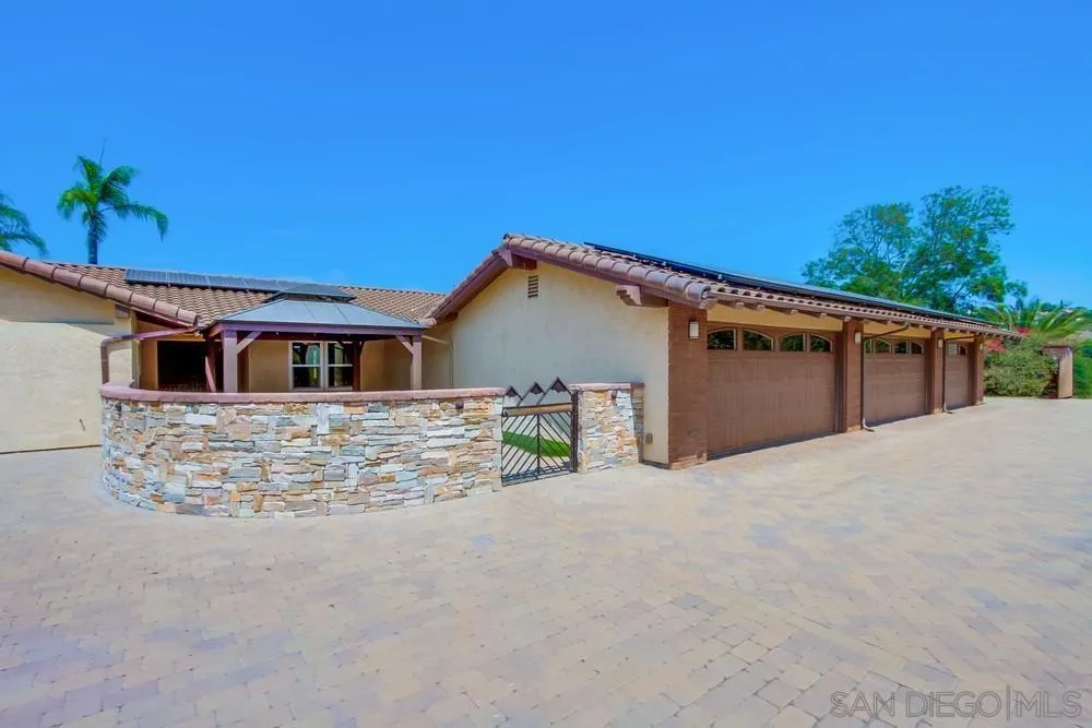 6411 Via De La Reina, Bonsall, California 92003 home-pic-66