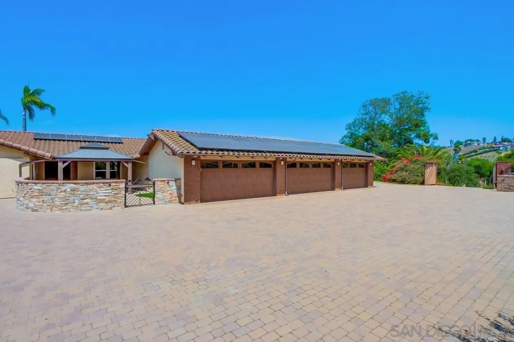 6411 Via De La Reina, Bonsall, California 92003 home-pic-2