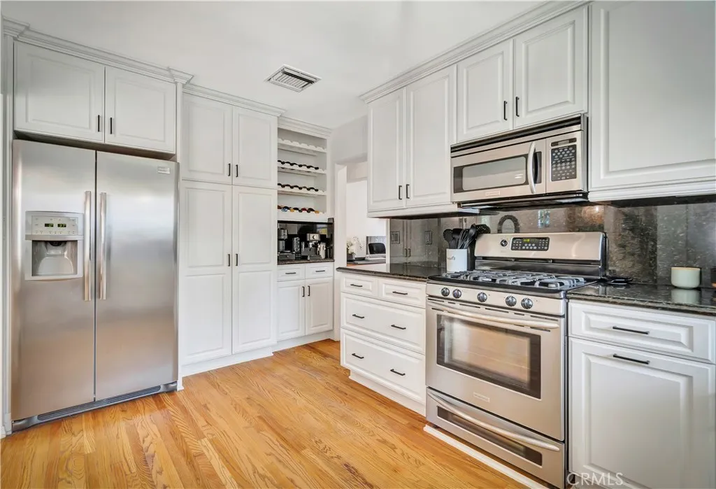 21907 De La Osa Street, Woodland Hills, California 91364 home-pic-7
