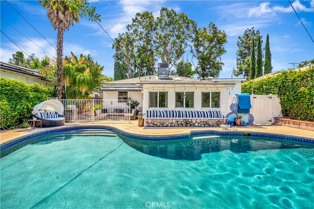 21907 De La Osa Street, Woodland Hills, California 91364 home-pic-22