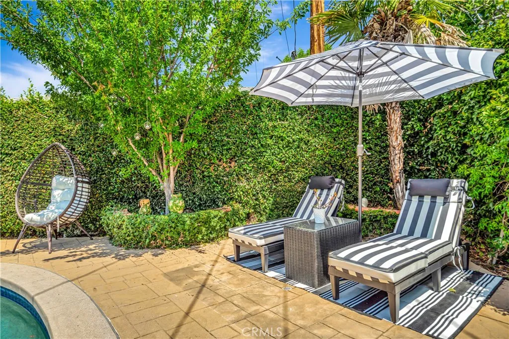 21907 De La Osa Street, Woodland Hills, California 91364 home-pic-24
