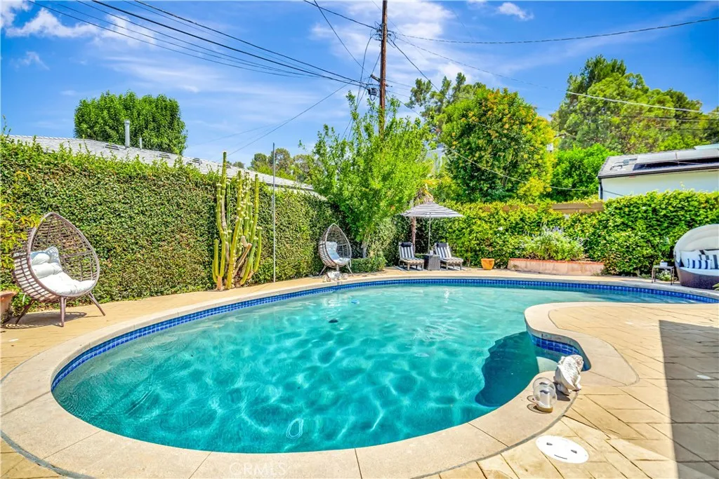 21907 De La Osa Street, Woodland Hills, California 91364 home-pic-21