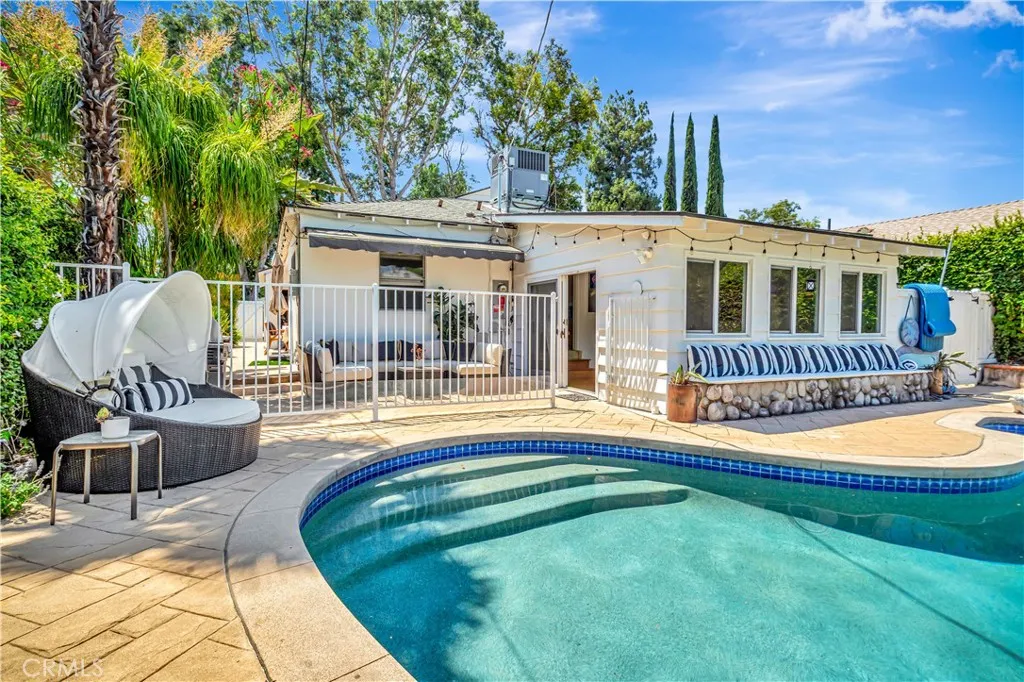 21907 De La Osa Street, Woodland Hills, California 91364 home-pic-25