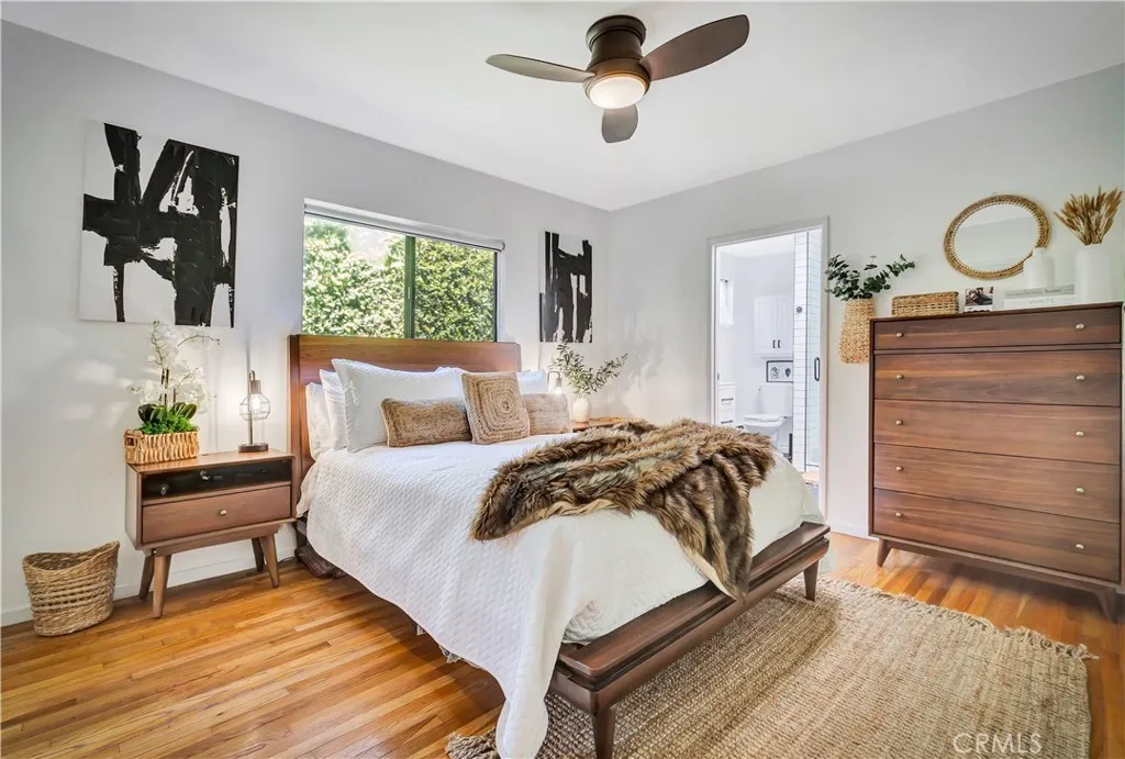 21907 De La Osa Street, Woodland Hills, California 91364 home-pic-10