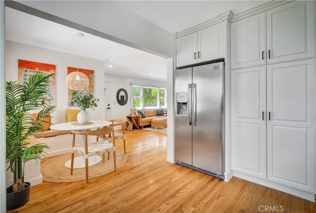 21907 De La Osa Street, Woodland Hills, California 91364 home-pic-8