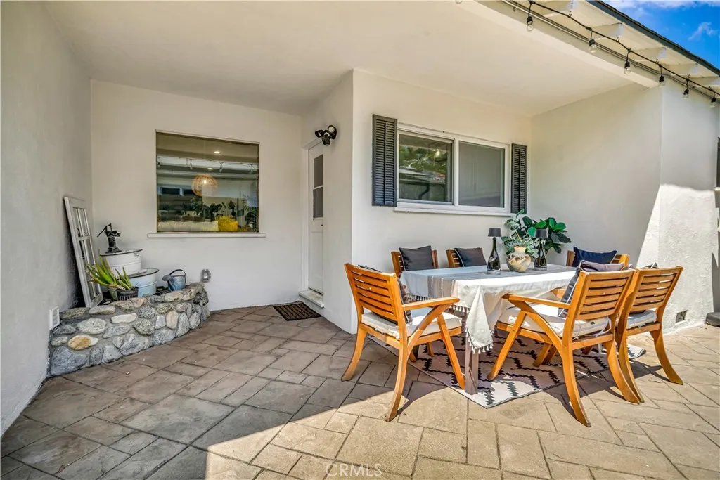 21907 De La Osa Street, Woodland Hills, California 91364 home-pic-19