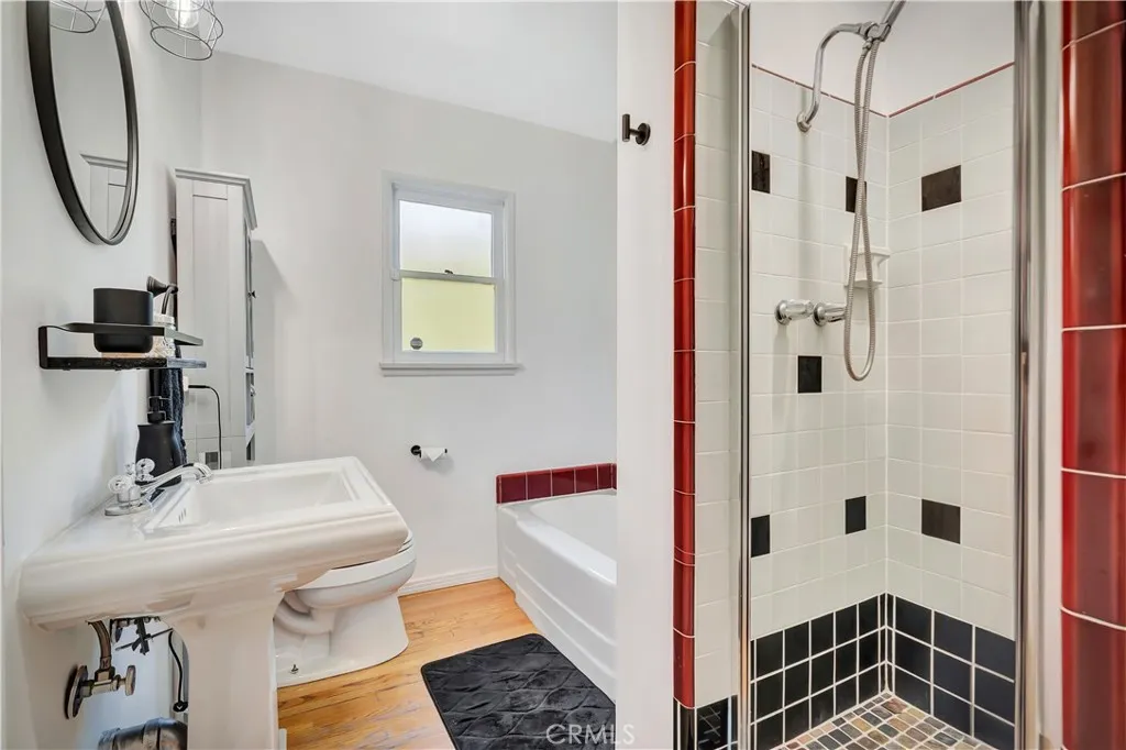 21907 De La Osa Street, Woodland Hills, California 91364 home-pic-13
