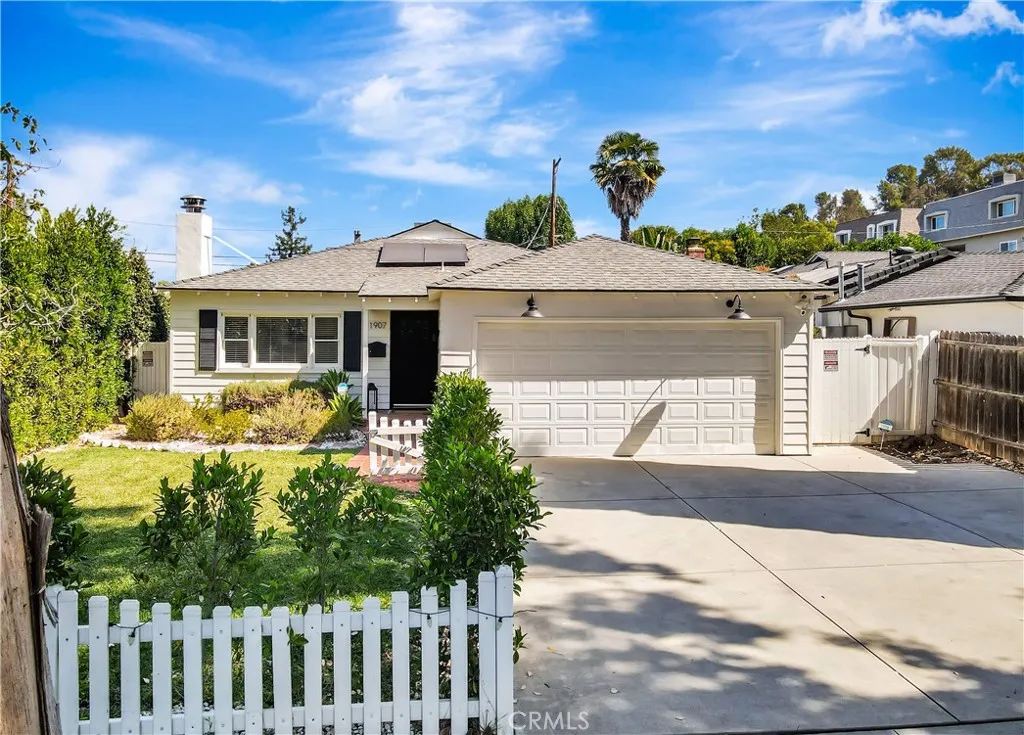 21907 De La Osa Street, Woodland Hills, California 91364 home-pic-0