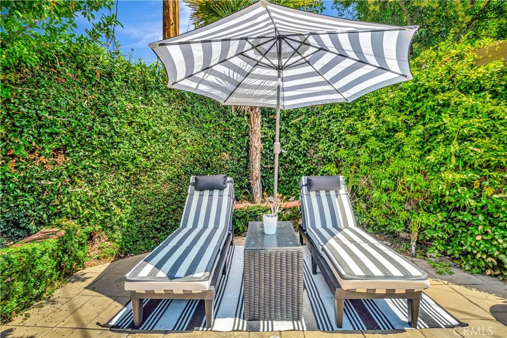21907 De La Osa Street, Woodland Hills, California 91364 home-pic-23