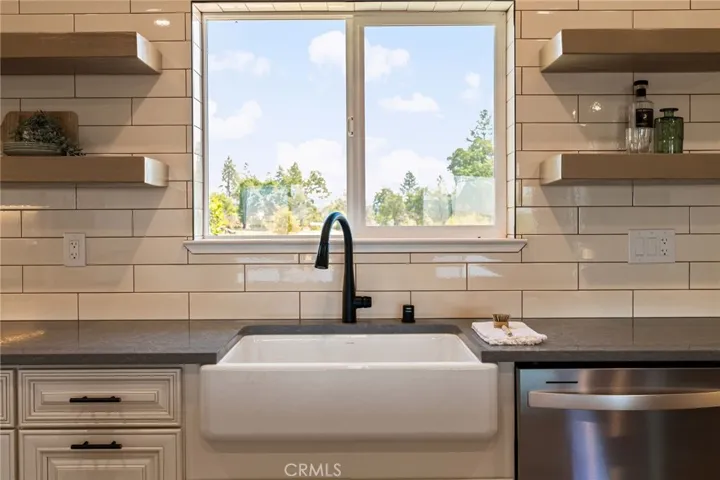 Farmhouse porcelain sink!