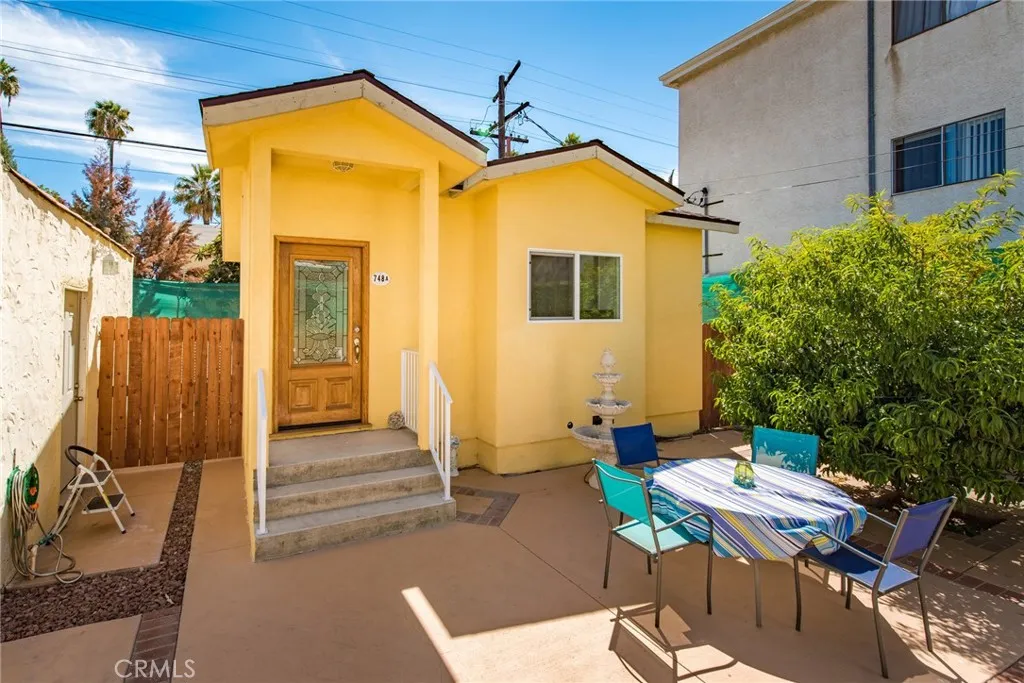 748 W Dryden Street A, Glendale, California 91202, 1 Bedroom Bedrooms, ,1 BathroomBathrooms,Residential Lease,For Rent,Dryden,GD25184381