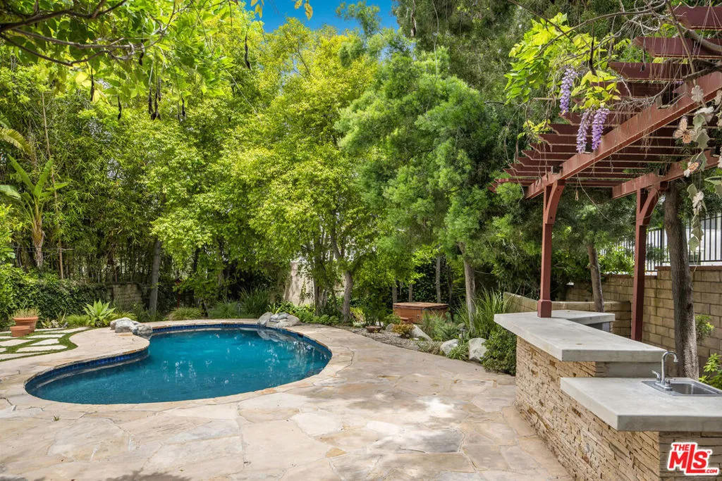 14235 Greenleaf Street, Sherman Oaks, California 91423 home-pic-12