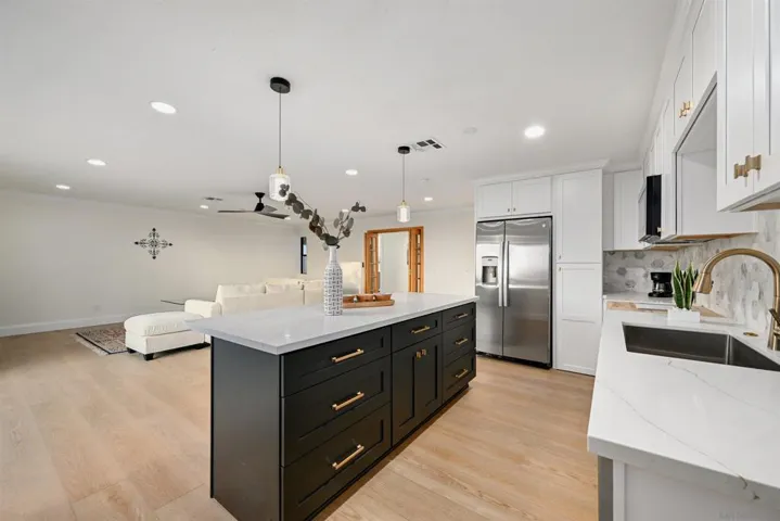 4367 Summit Dr, La Mesa, California 91941