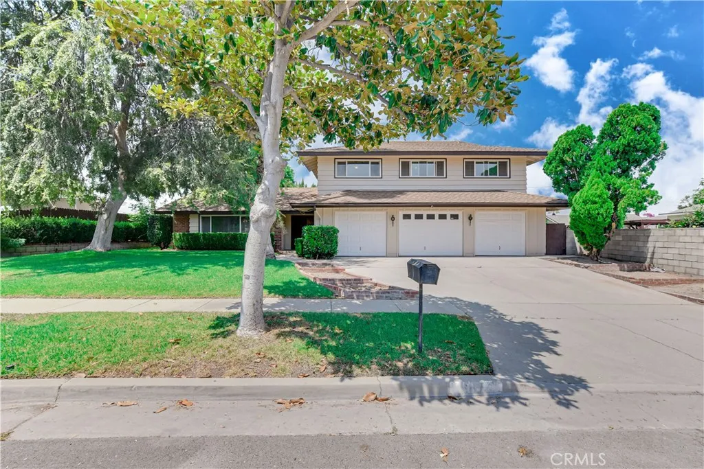 687 Locust Street, Corona, California 92879, 4 Bedrooms Bedrooms, ,3 BathroomsBathrooms,Residential,For Sale,Locust,SW25180634