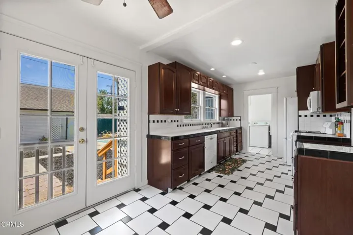 18-web-or-mls-207-oleander-ave