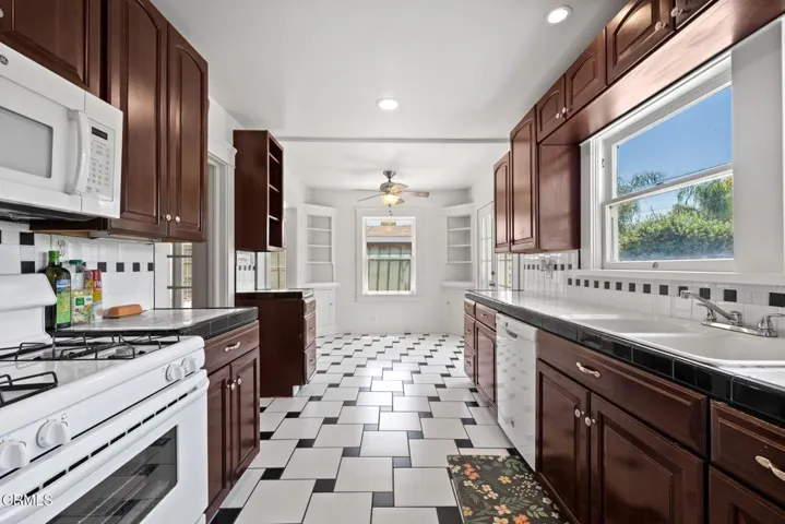 24-web-or-mls-207-oleander-ave