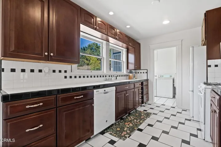 22-web-or-mls-207-oleander-ave