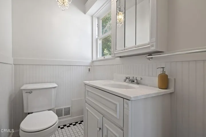 34-web-or-mls-207-oleander-ave