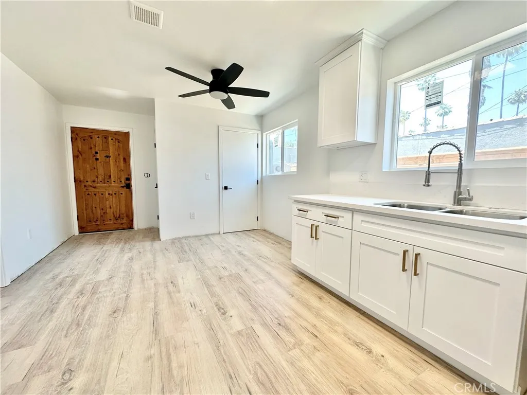 5718 S Manhattan Place, Los Angeles, California 90062 home-pic-20