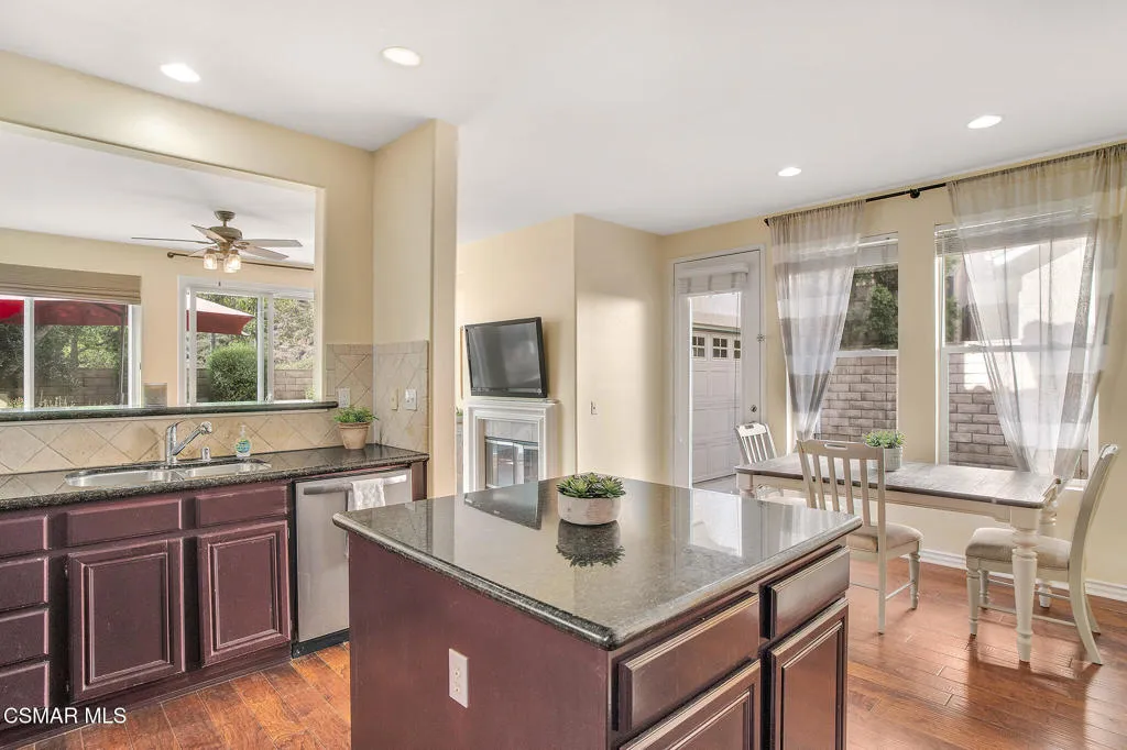 418 Arbor Court, Simi Valley, California 93065 home-pic-10