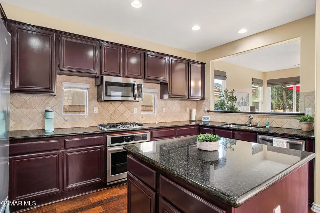 418 Arbor Court, Simi Valley, California 93065 home-pic-7