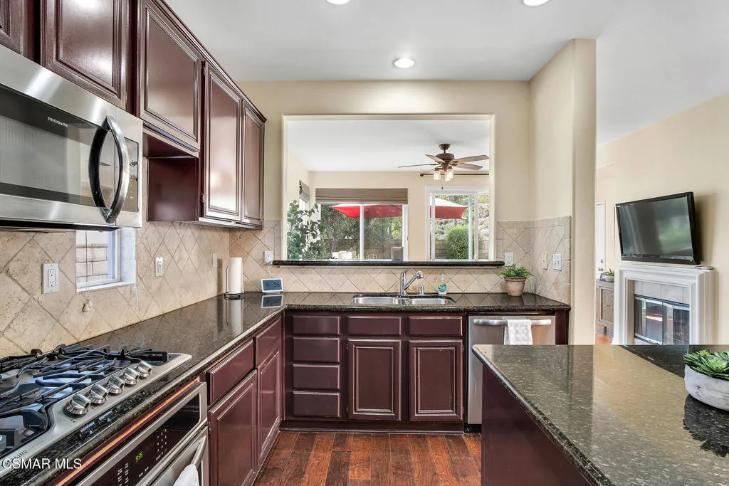 418 Arbor Court, Simi Valley, California 93065 home-pic-8