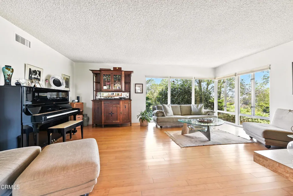 633 Camino Roberto, Thousand Oaks, California 91360 home-pic-12