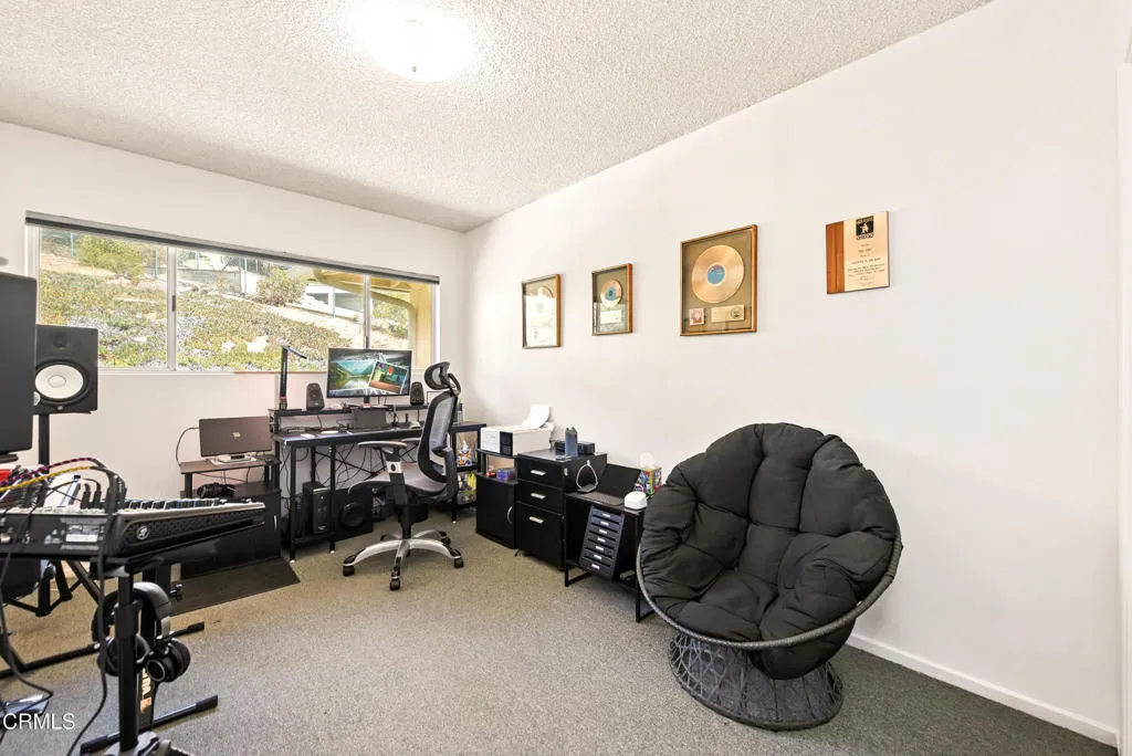 633 Camino Roberto, Thousand Oaks, California 91360 home-pic-31