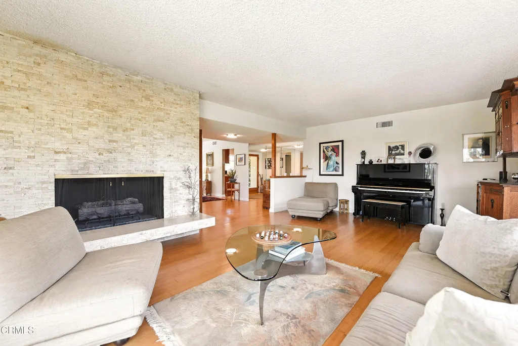 633 Camino Roberto, Thousand Oaks, California 91360 home-pic-16