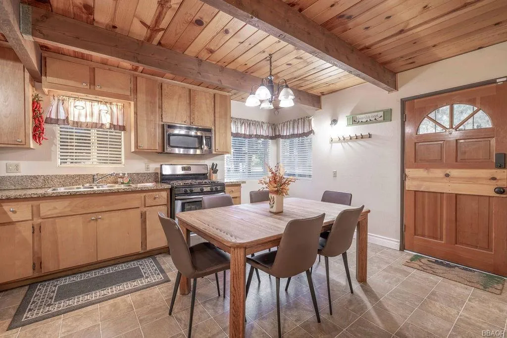 217 E Angeles Boulevard, Big Bear, California 92314 home-pic-6