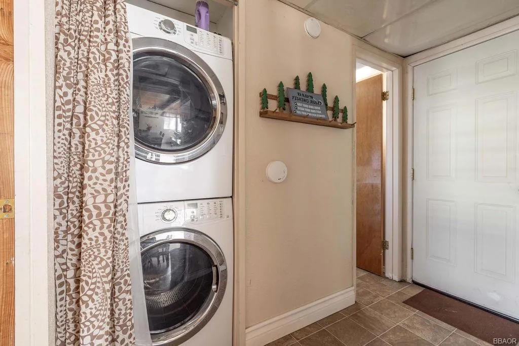 217 E Angeles Boulevard, Big Bear, California 92314 home-pic-21