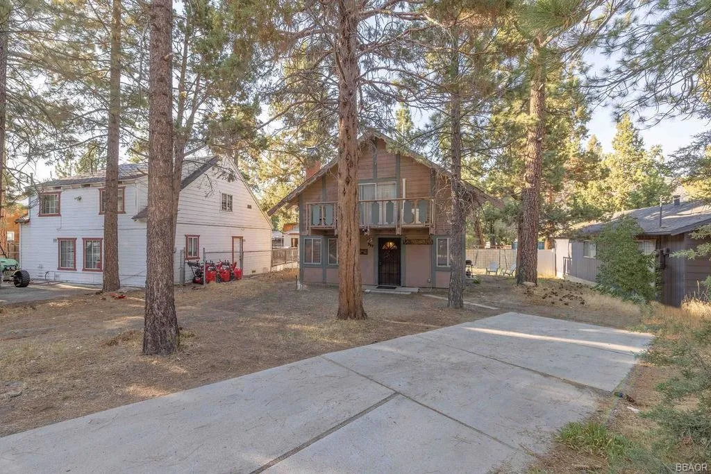 217 E Angeles Boulevard, Big Bear, California 92314 home-pic-2