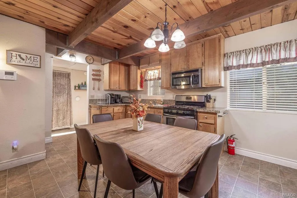 217 E Angeles Boulevard, Big Bear, California 92314 home-pic-9