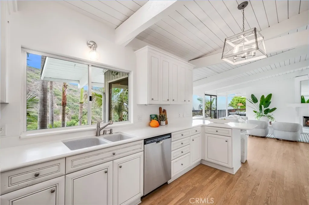 1214 Anacapa Way, Laguna Beach, California 92651 home-pic-7