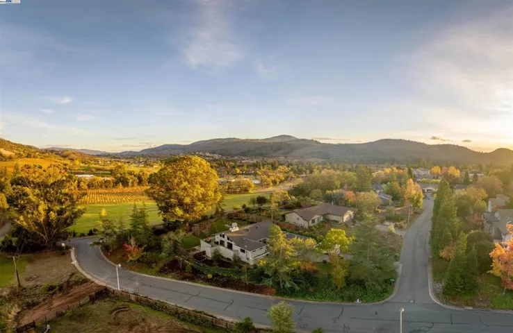 676 Scotland Court, Santa Rosa, California 95409