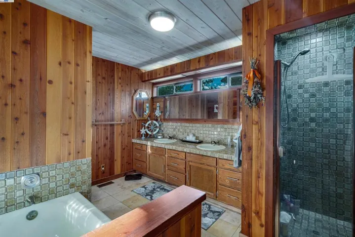676 Scotland Court, Santa Rosa, California 95409