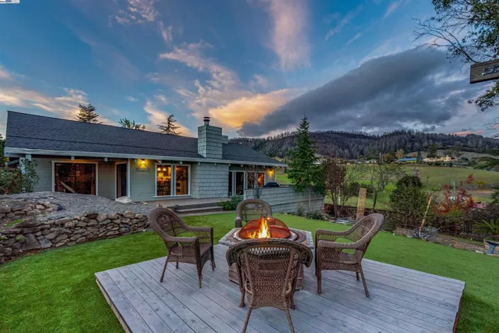 676 Scotland Court, Santa Rosa, California 95409