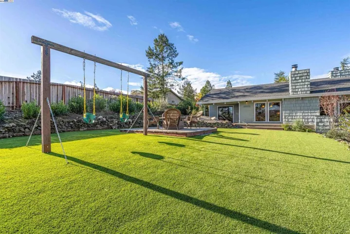 676 Scotland Court, Santa Rosa, California 95409
